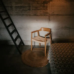 mobiliario-contract-sesion foto silla madera vagram